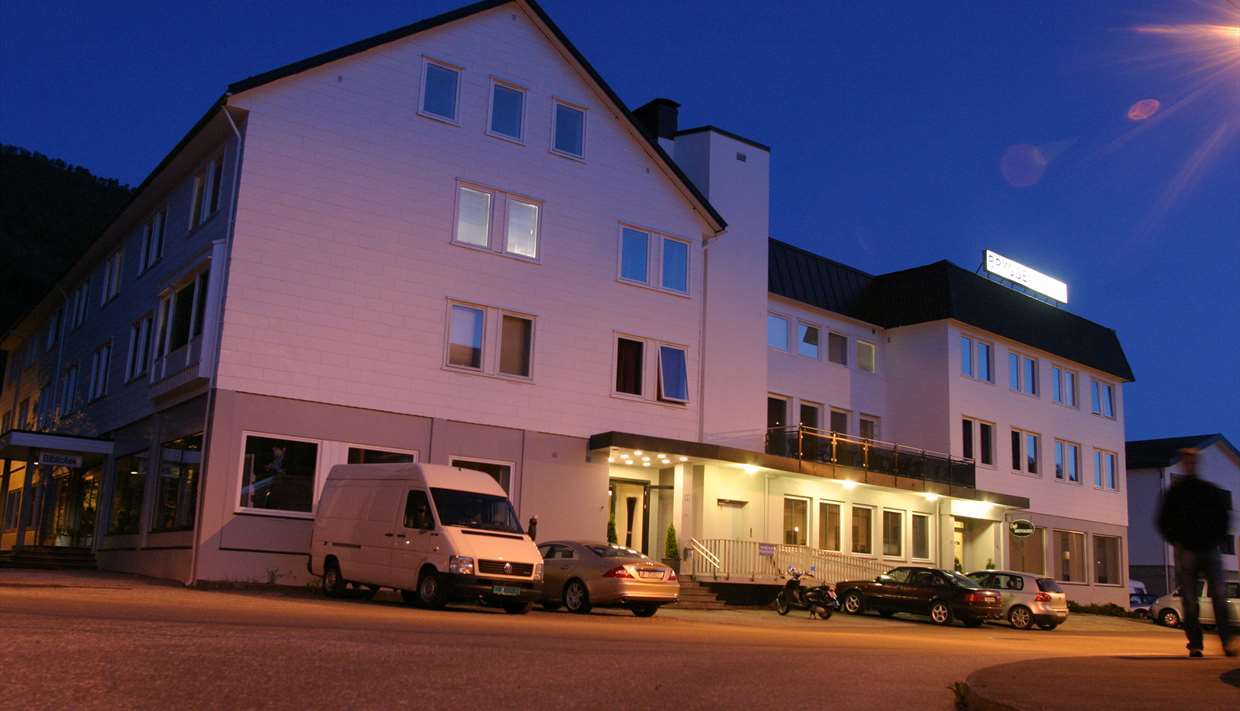 Nordfjord Hotell - Bryggen Nordfjordeid Zewnętrze zdjęcie